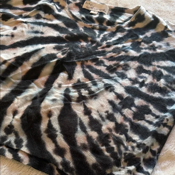 Vintage Havana Black and Cream Tie-Dye Sweater - Picture 3 of 6